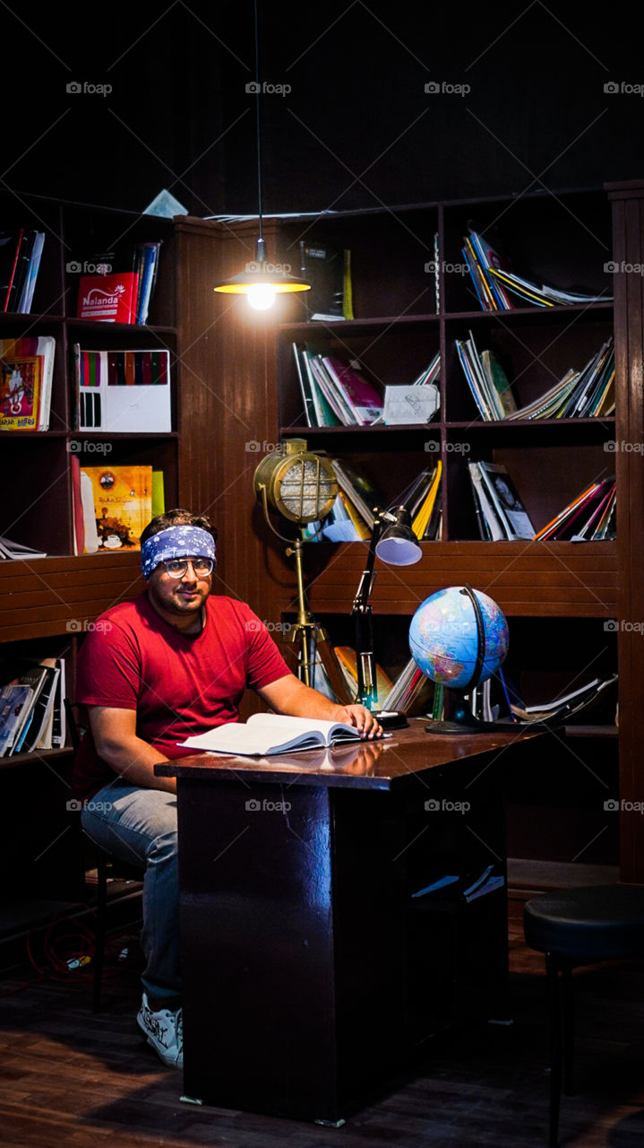 A man sitting in library reading books