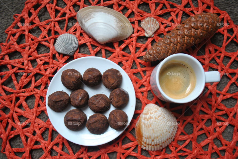 Cookies, espresso and seashells