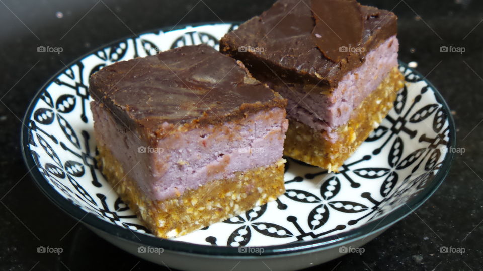 raspberry chocolate raw slice
