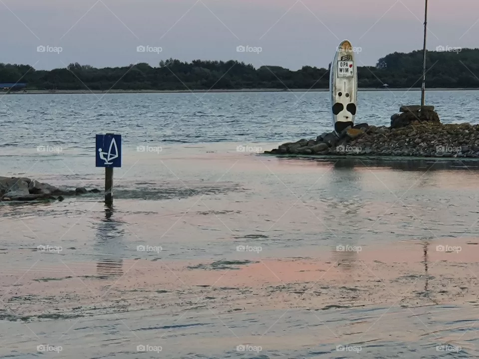 9 Monument, Grandpa Wim. Surfing area.