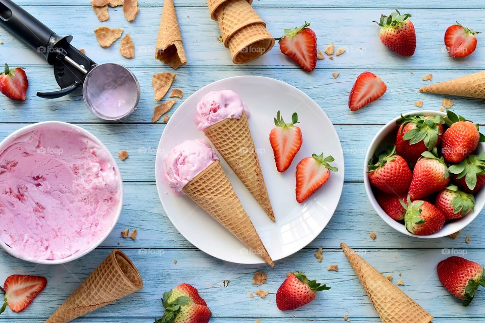 Strawberry ice cream 