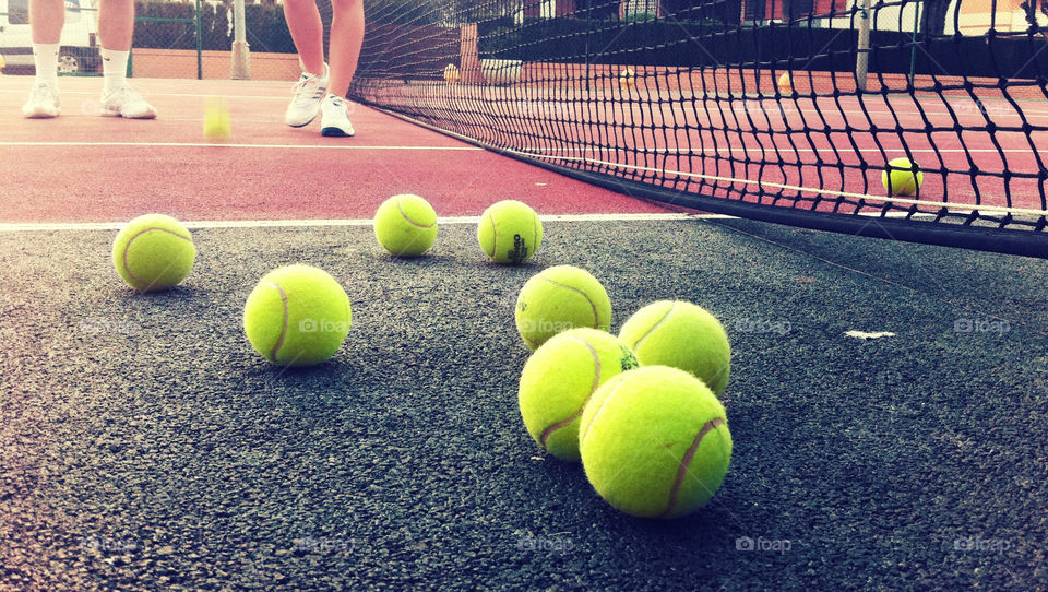green red net tennis by zebisphoto