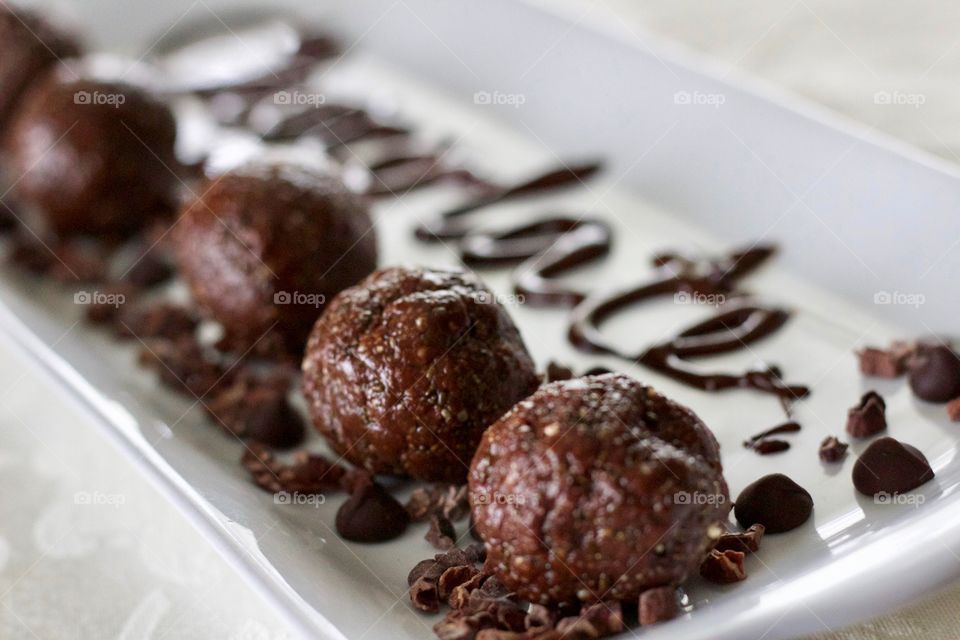 Arrangement of chocolate balls