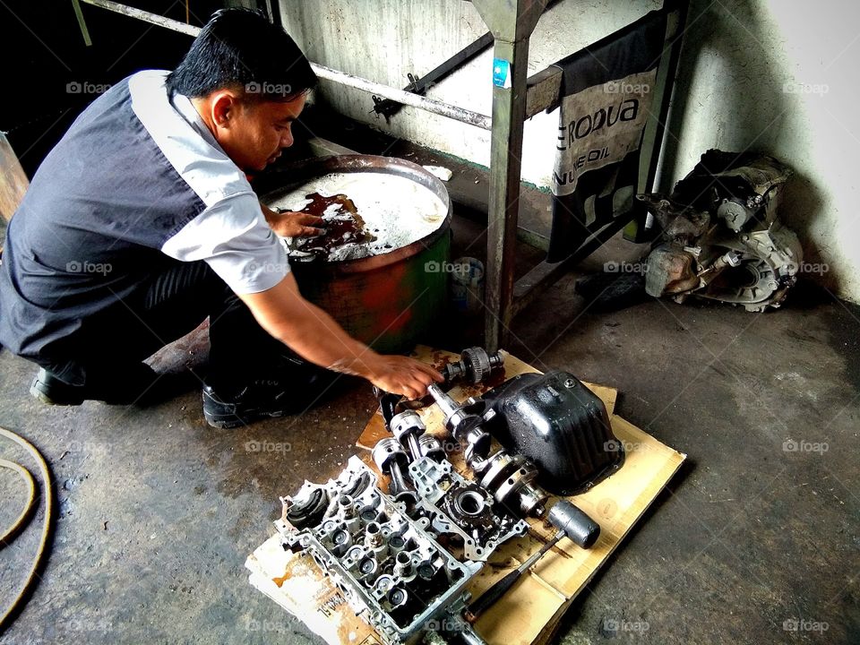 the mechanic do the cleaning process of the engine using special liquid. most of the engine component became clogged after years