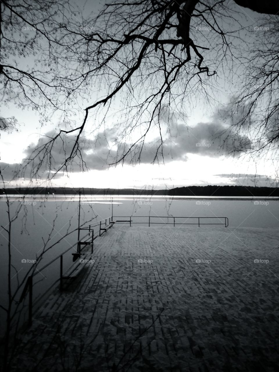 зима,заледеневшее озеро ,пантон