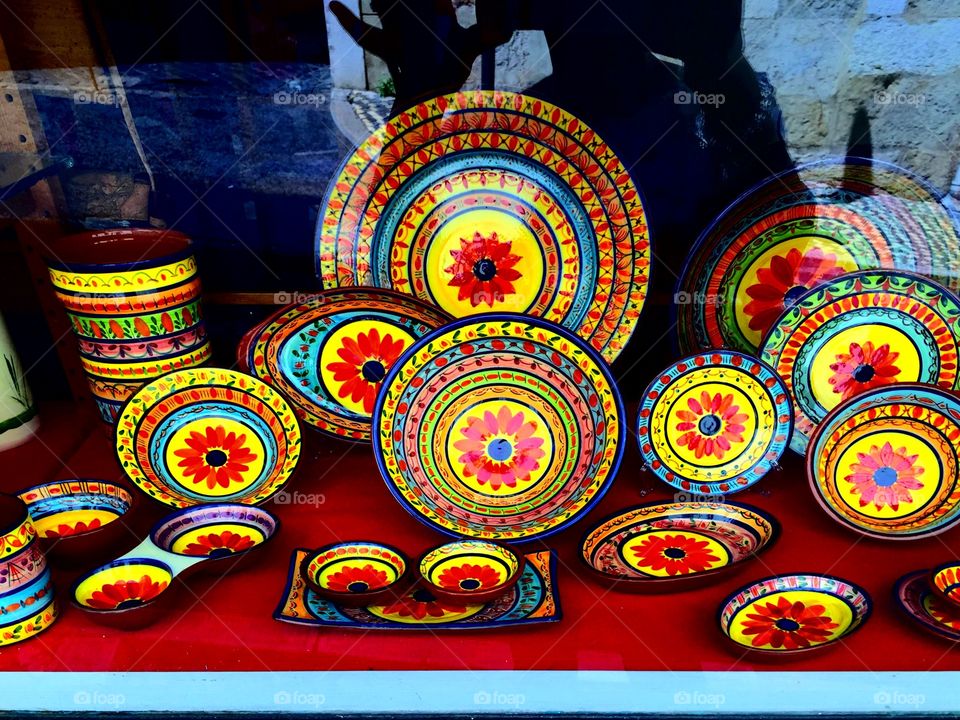 Colourful tableware 