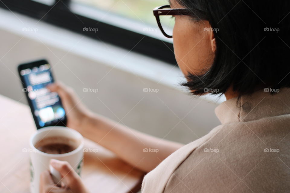 woman having hot beverages and social media