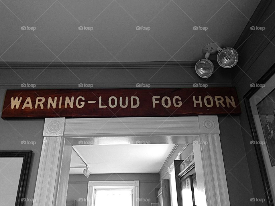 Warning text of loud fog indoors