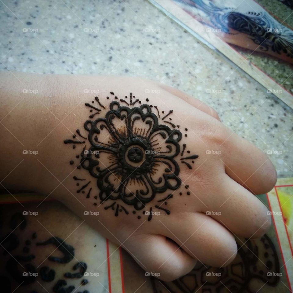 Mandala henna on client over the summer.