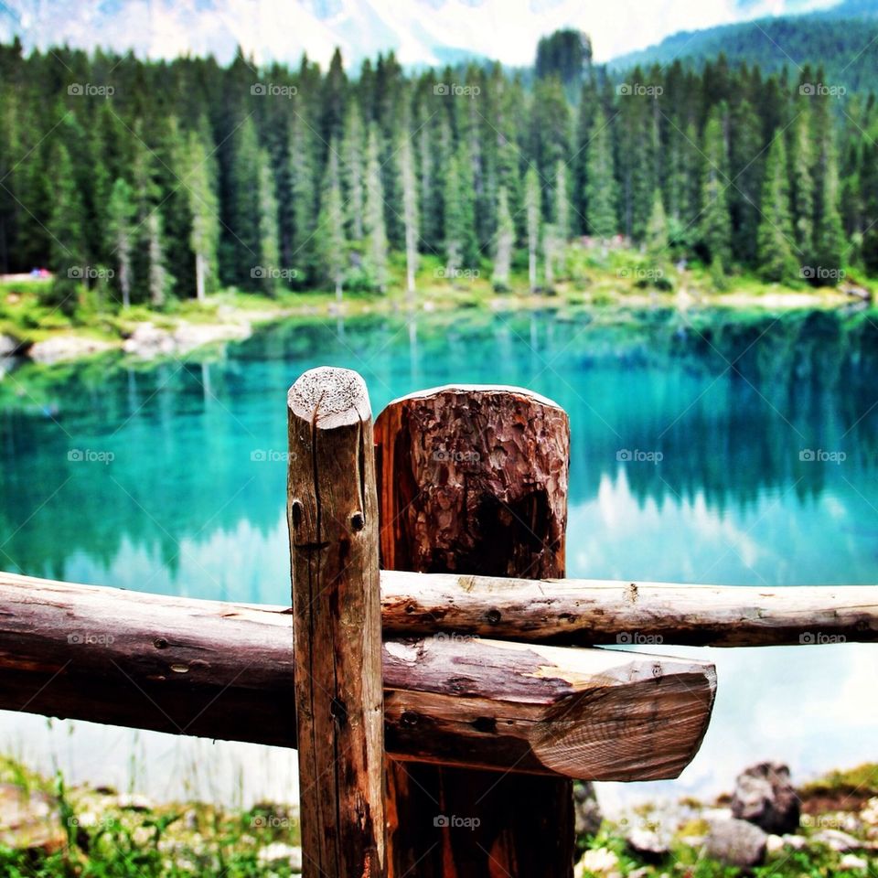 View of idyllic lake Carezza