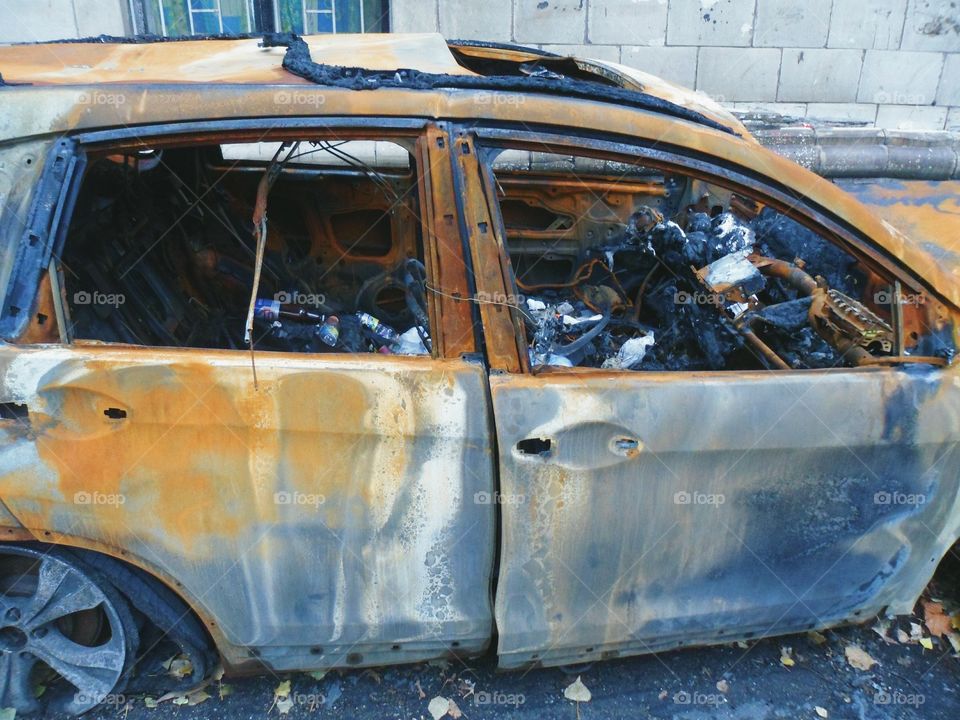 the old burned-out car