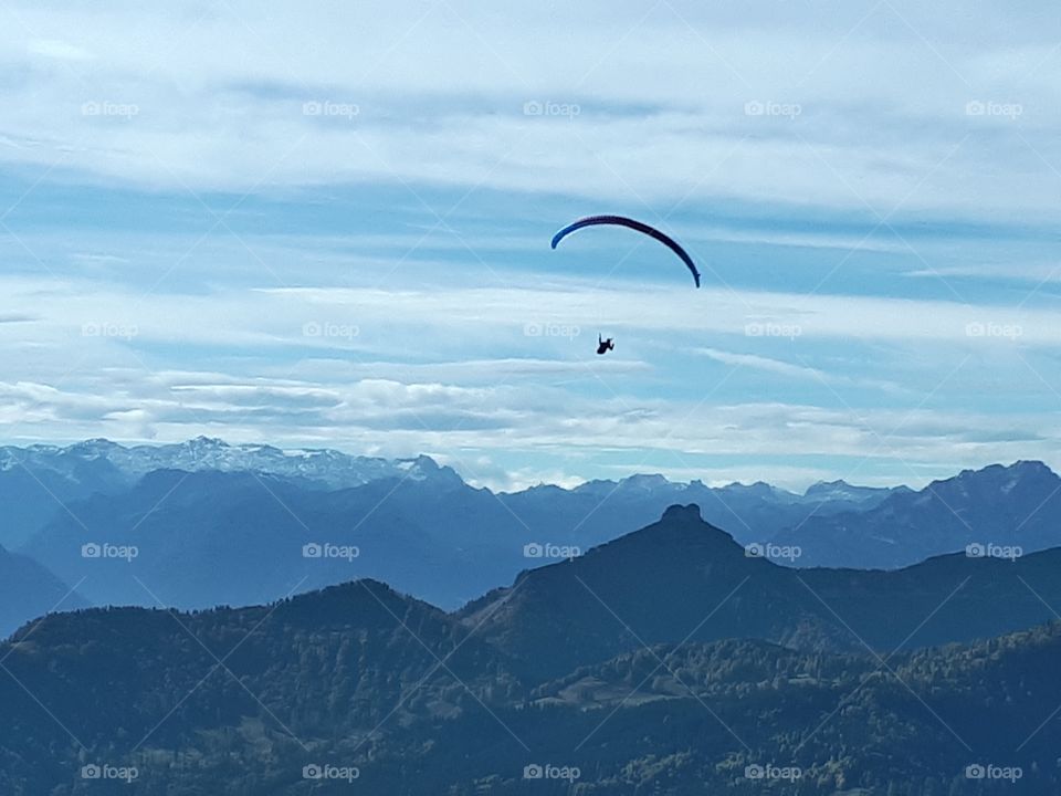 Paragleiter am Faistenauer Schafberg