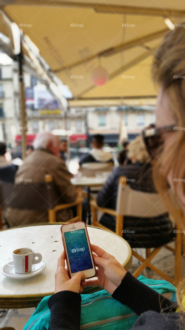 Foaping in a cafe in France