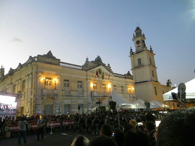 prédio urbano.
