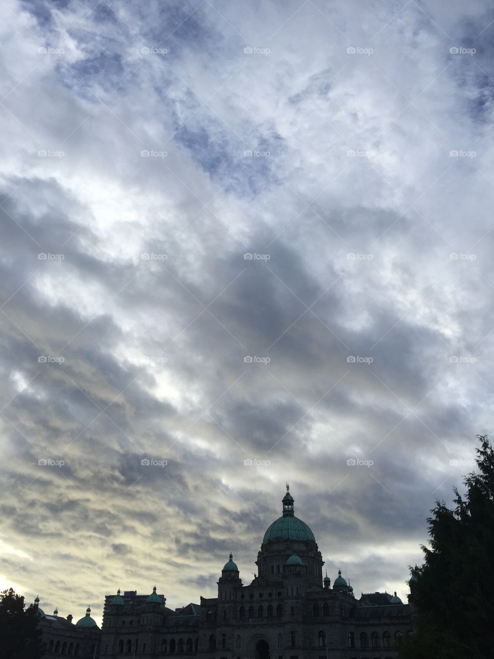 A storm on parliament hill #parliamentbuildings #sky #storm #clouds #government 