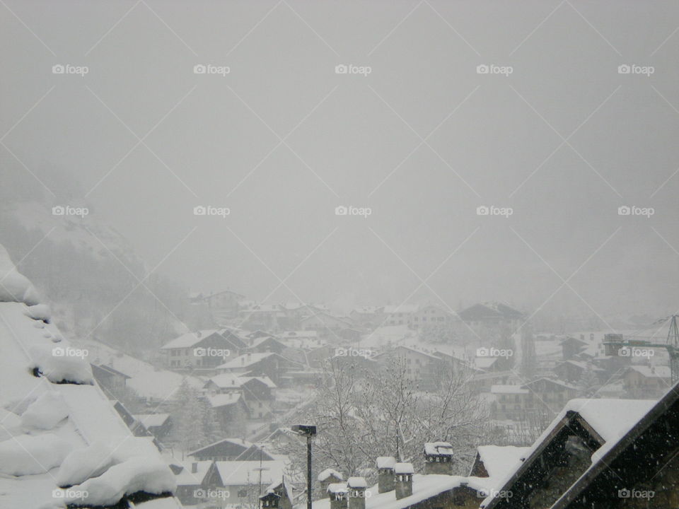 snow over Mountain ville