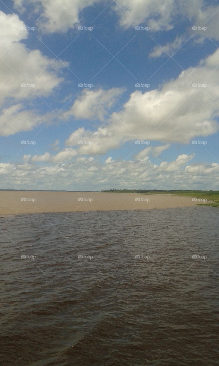 Encontro das Águas. Rio Negro e Rio Solimões.