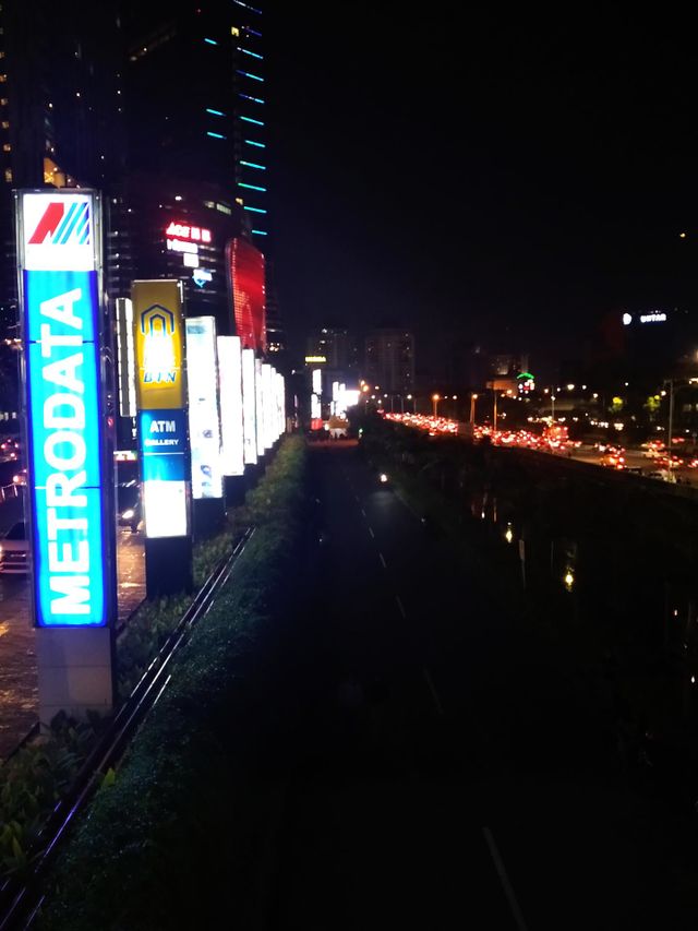 Night view of the busy traffic