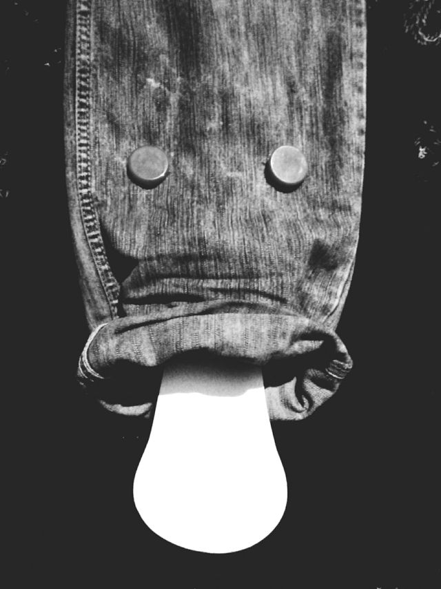 b&w funny msg photo,real black and white photo,Humor Photos,Fun Photos,Tongue Teasing Photos,Tongue Teasing Messages,tongue Teasing Messages,Joke Photos,Good Message Photos,Mouthful Message Photos,Entertaining Tongues and Jeans Photos