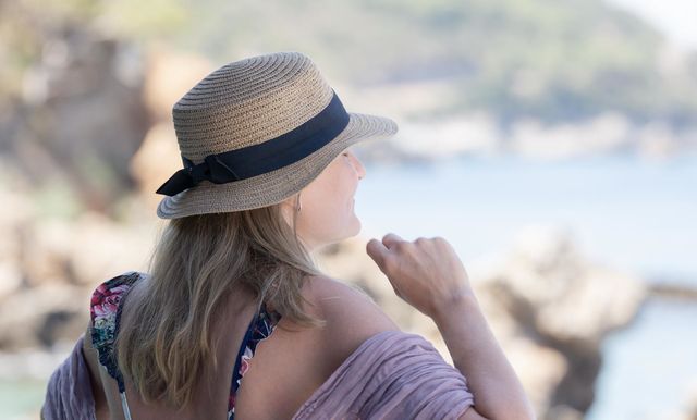 Stillness, a woman and the sea 