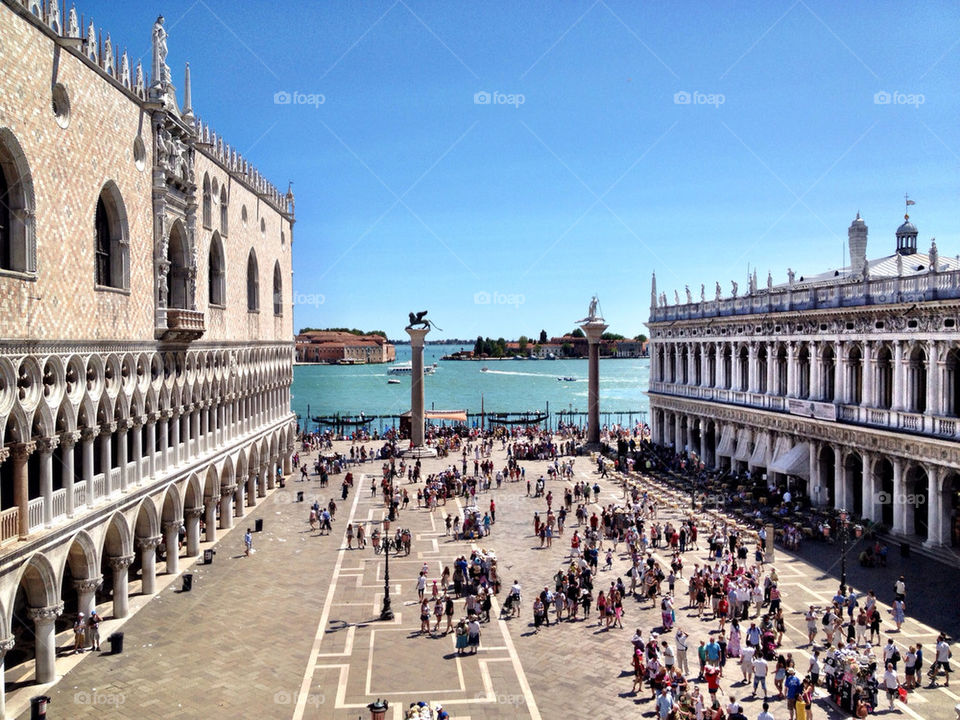 italy square in venice by dannytwotaps