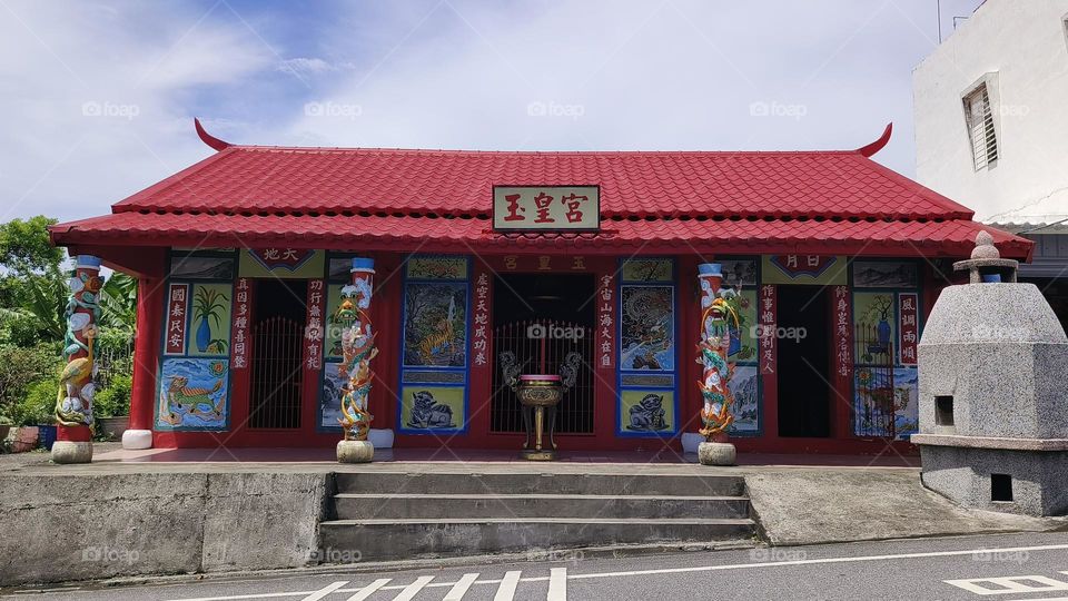 the chinese temple in the city of taiwan
