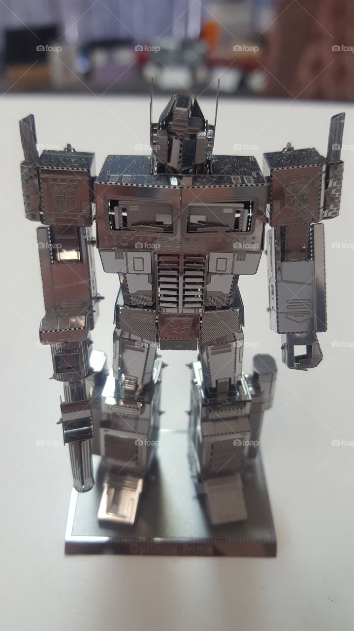 Optimus Prime 
transformers 
metal model