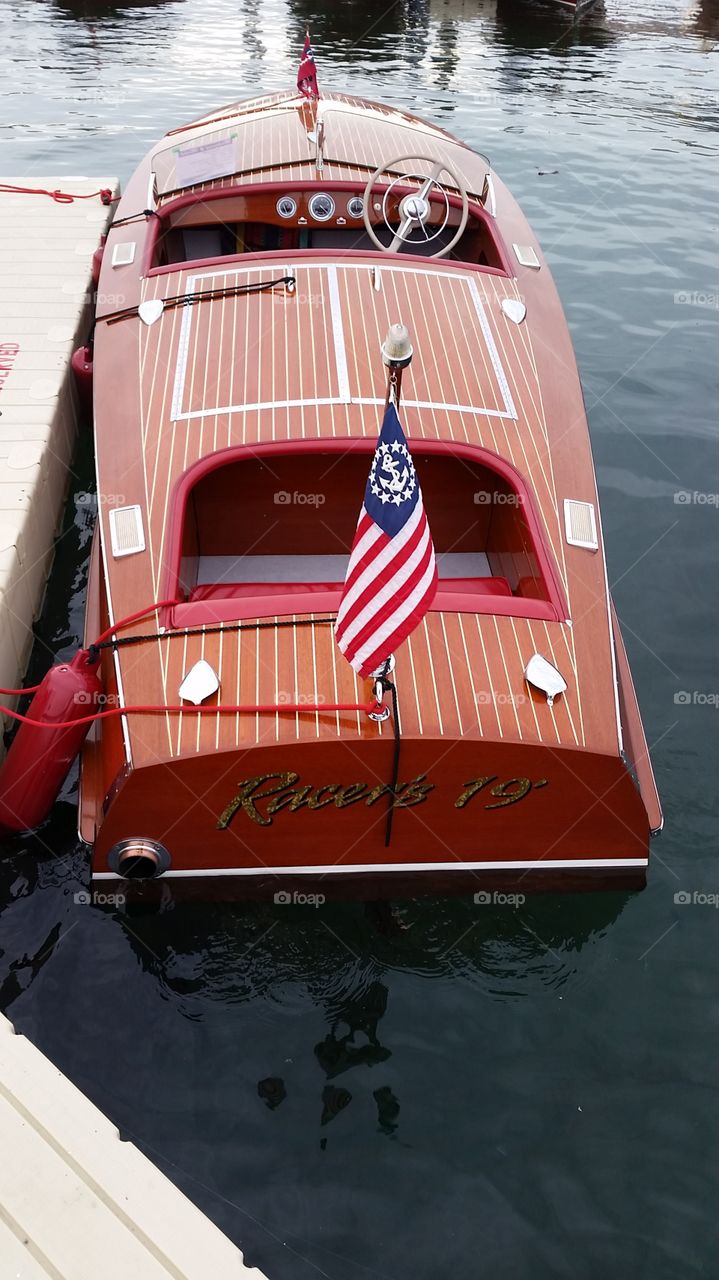 Race's 19. Vintage boat