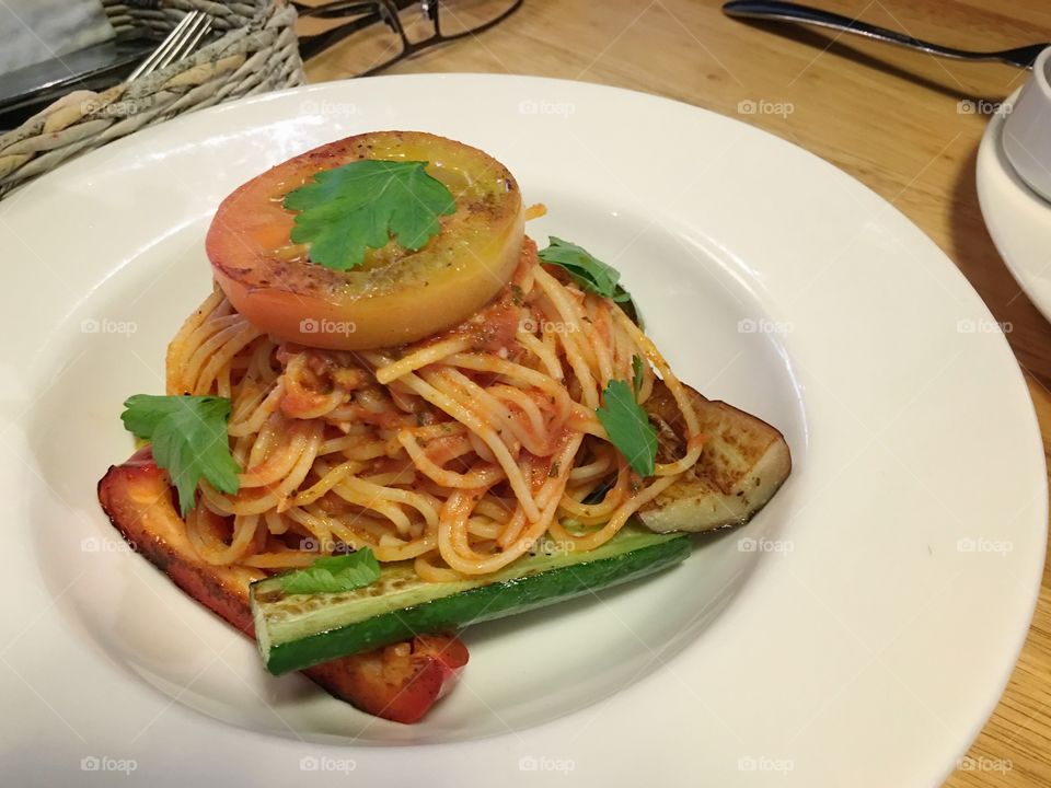 Italian healthy vegetarian tomato sauce spaghetti pasta
