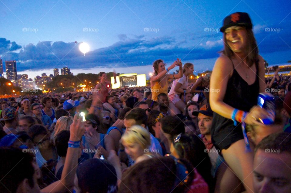 Los of people enjoying