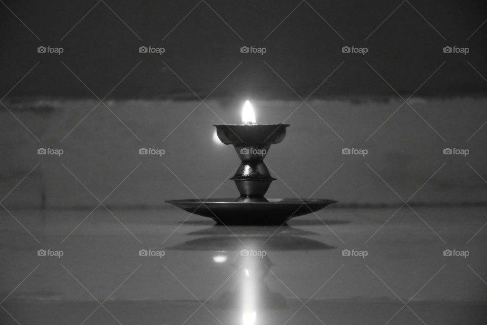 I have tried honestly with a black and white with a lamp. Lamp with flame spreading light in a room.