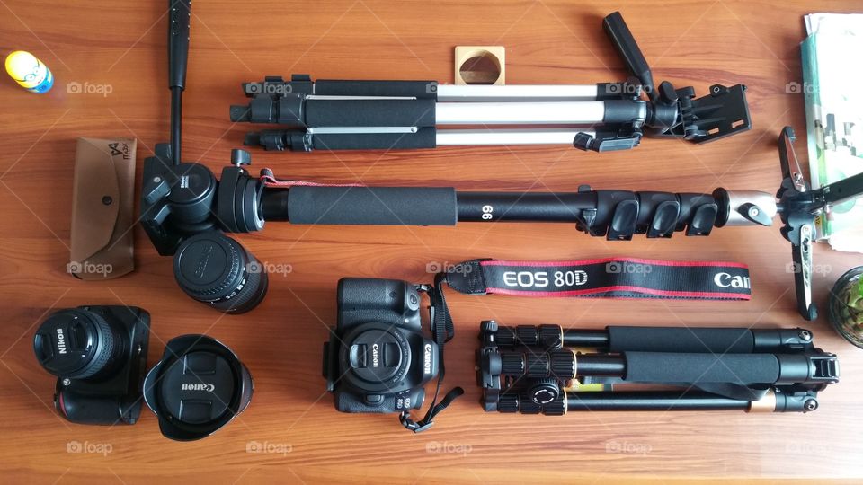camera gear equipment 
tripod monopod lens travel