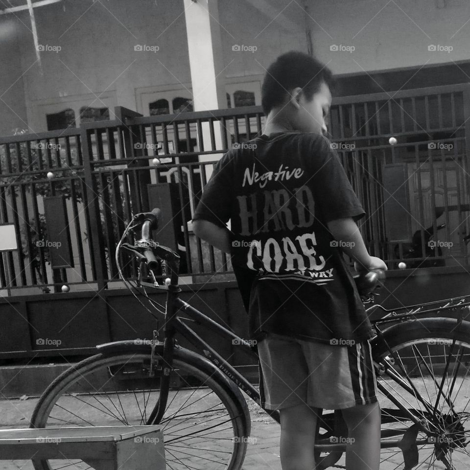 kid and bike