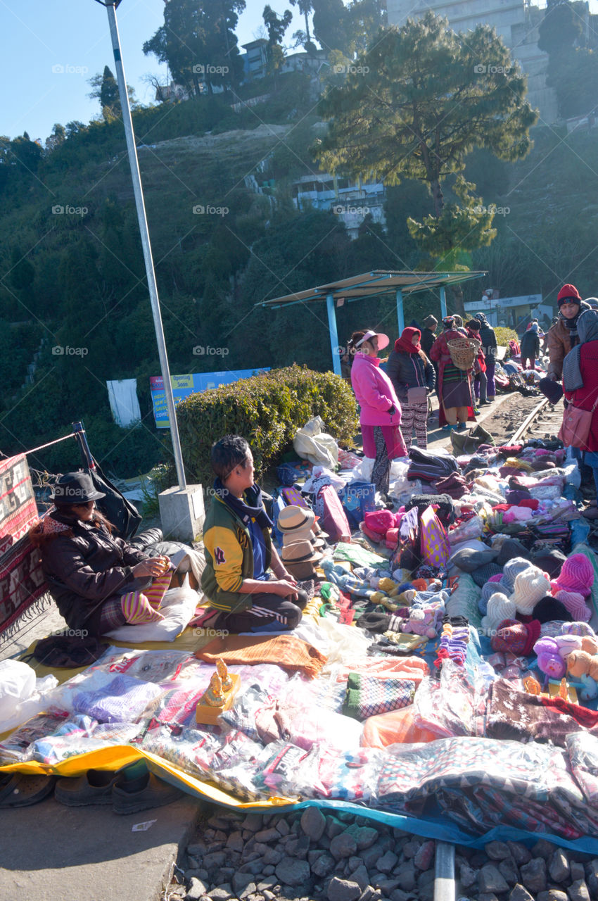 Batasia Loop, Darjeeling, 2 Jan 2019: Shopkeepers with their little makeshift stalls. The market is popular for amazing local items. Located in loop-line between Darjeeling and Ghum, a famous shopping area.