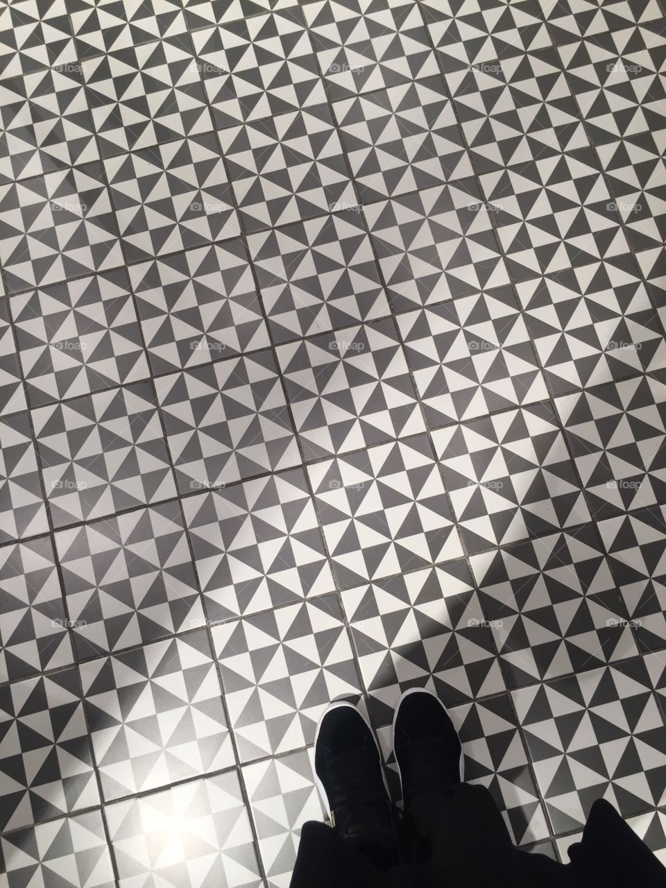 Geometric black and white floor in the mall