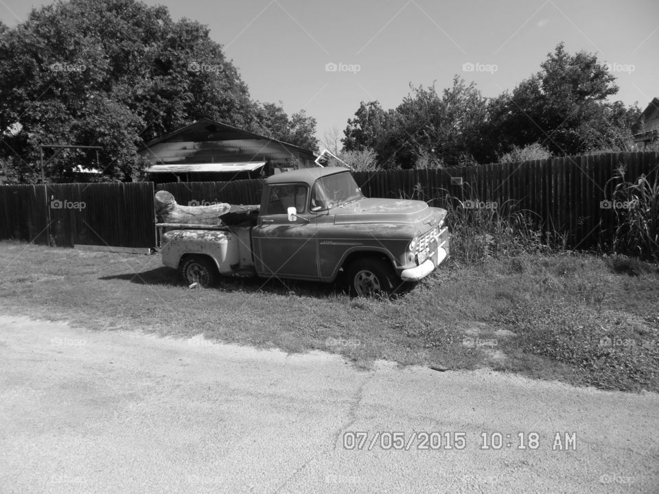 work in progress. This is a picture of a old 👵 Chevy Truck that I saw while out walking 🚶 🏃 🔥 💨 in Graham Texas