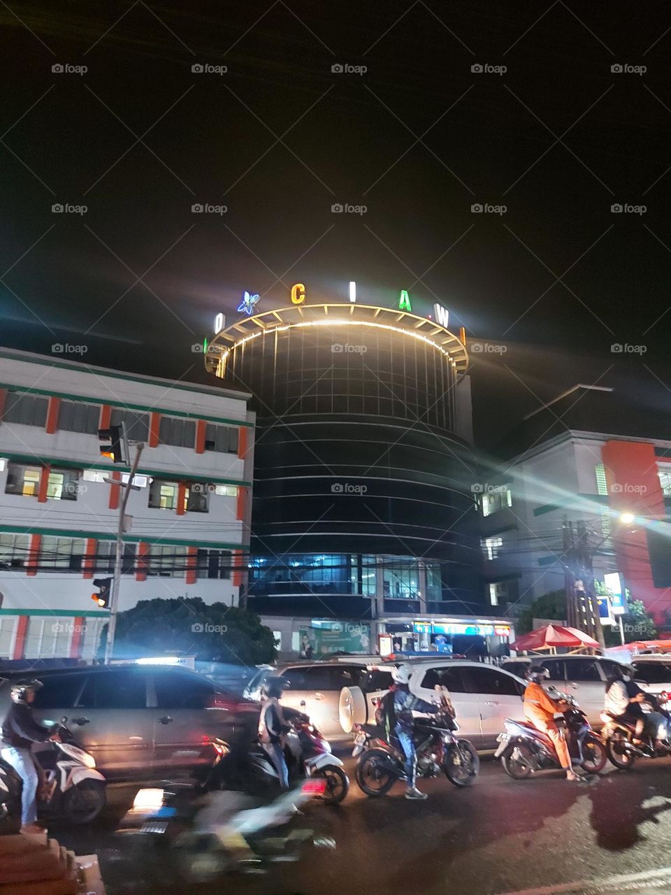 Traffic jam in front of the hospital building