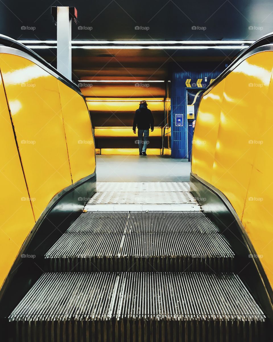 Yellow ubahn sstation
