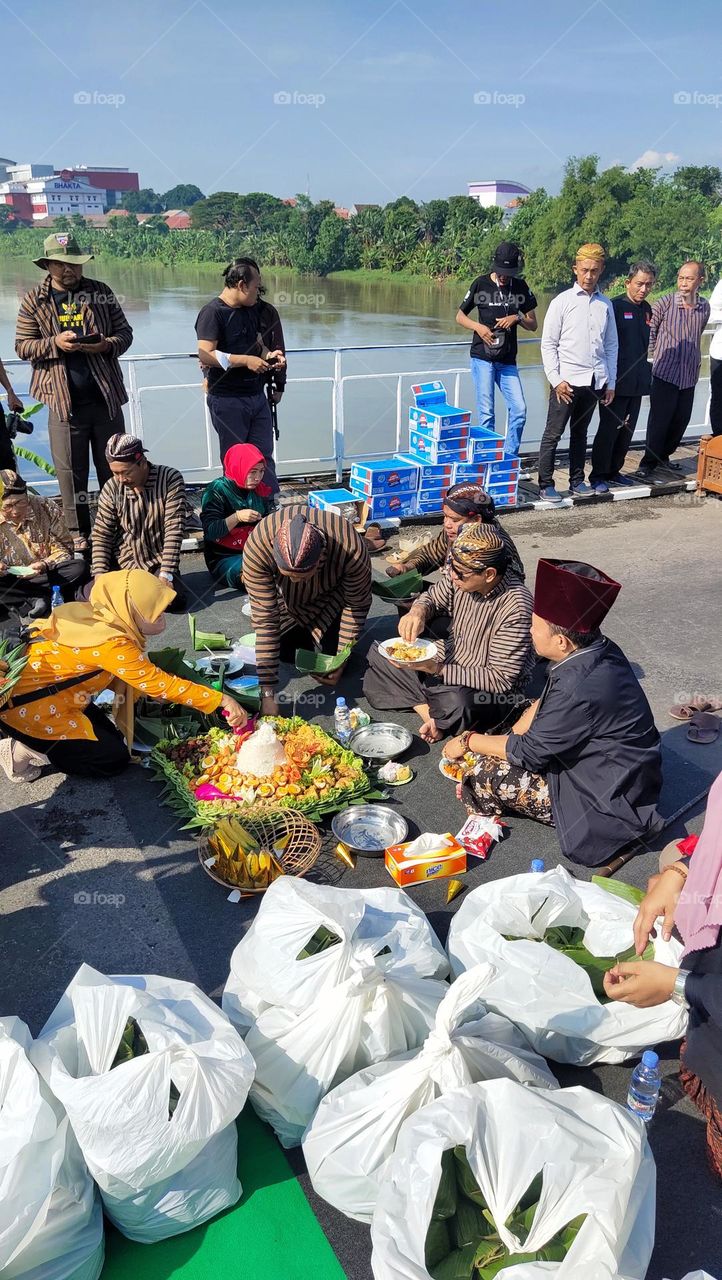 momen selamatan jembatan lama Kediri