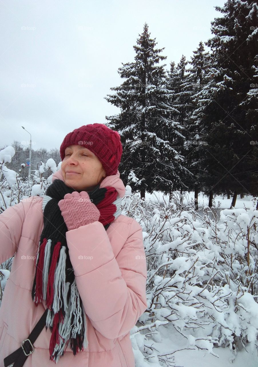 girl walking outdoor winter landscape social distance