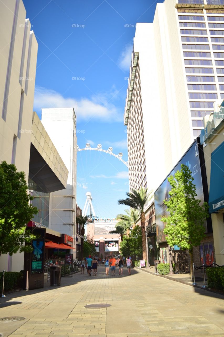 Alley. London eye in Vegas