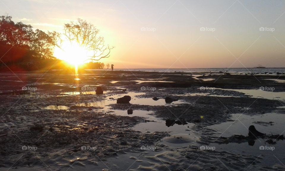 Location of shooting on the beach of Oesapa, Kupang City, East Nusa Tenggara Province - Indonesia, on Wednesday 25 July 2018.
by 'yosephrada81@gmail.com "
