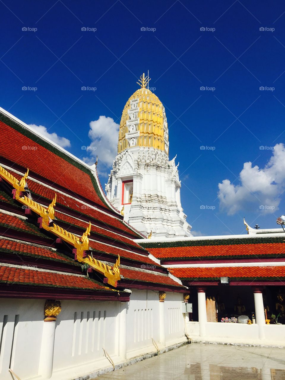 wat mahathat phitsanulok temple architecture in Thailand