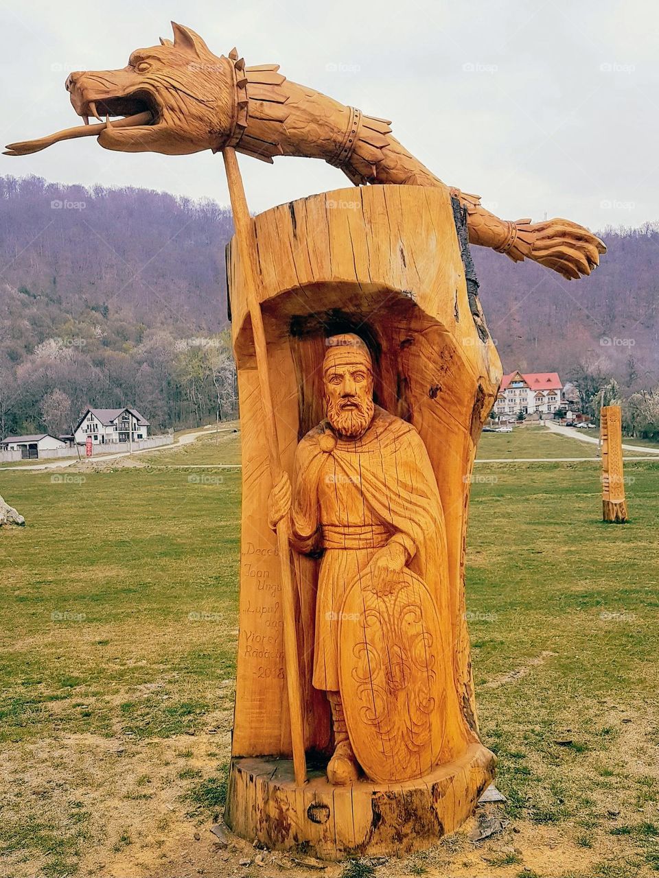 Dac soldier carved in wood