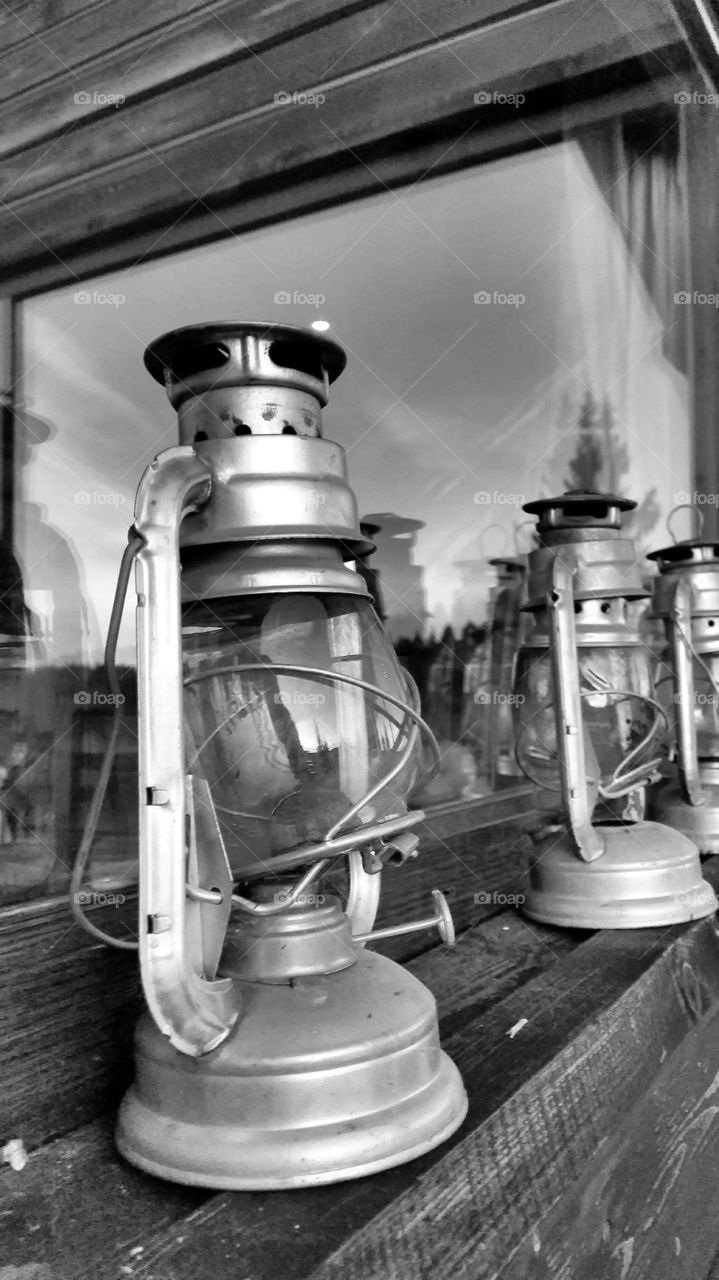 Arrangement of kerosene lamps