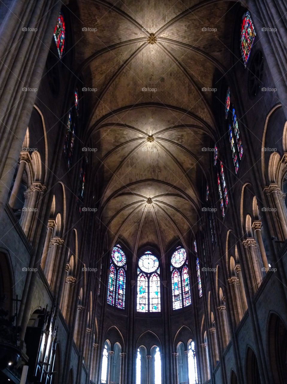 Interior Catedral Notre Dame. Interior de la Catedral de Notre Dame (Paris - France)