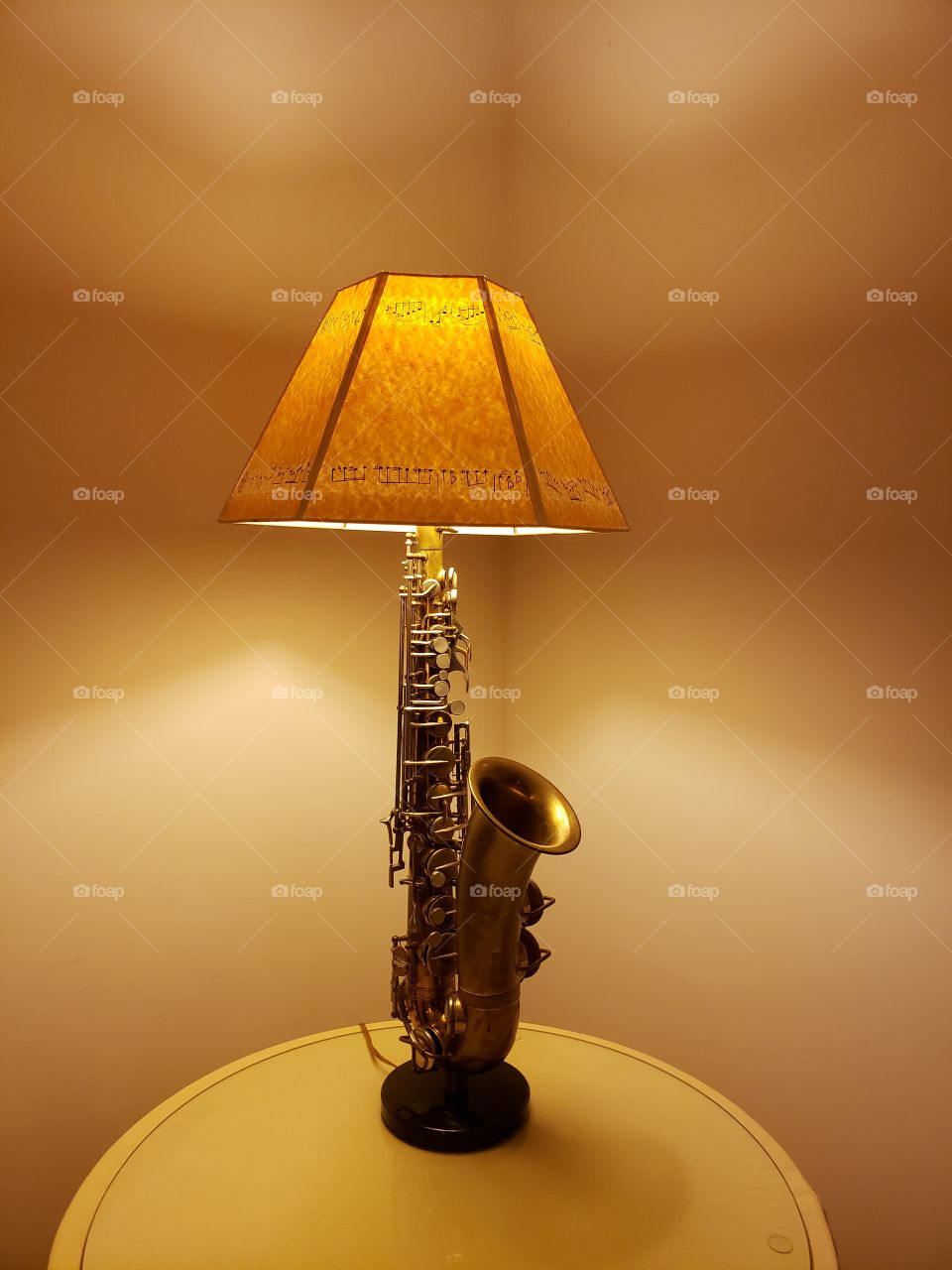Solo saxaphone lamp