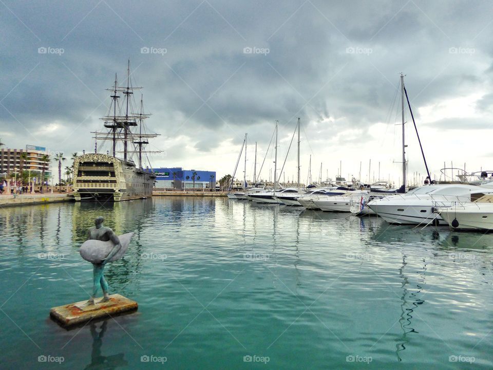 sculpture with a surfboard at Alicante port