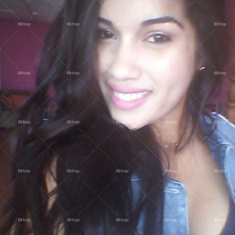 sonríe,  la vida es bella.