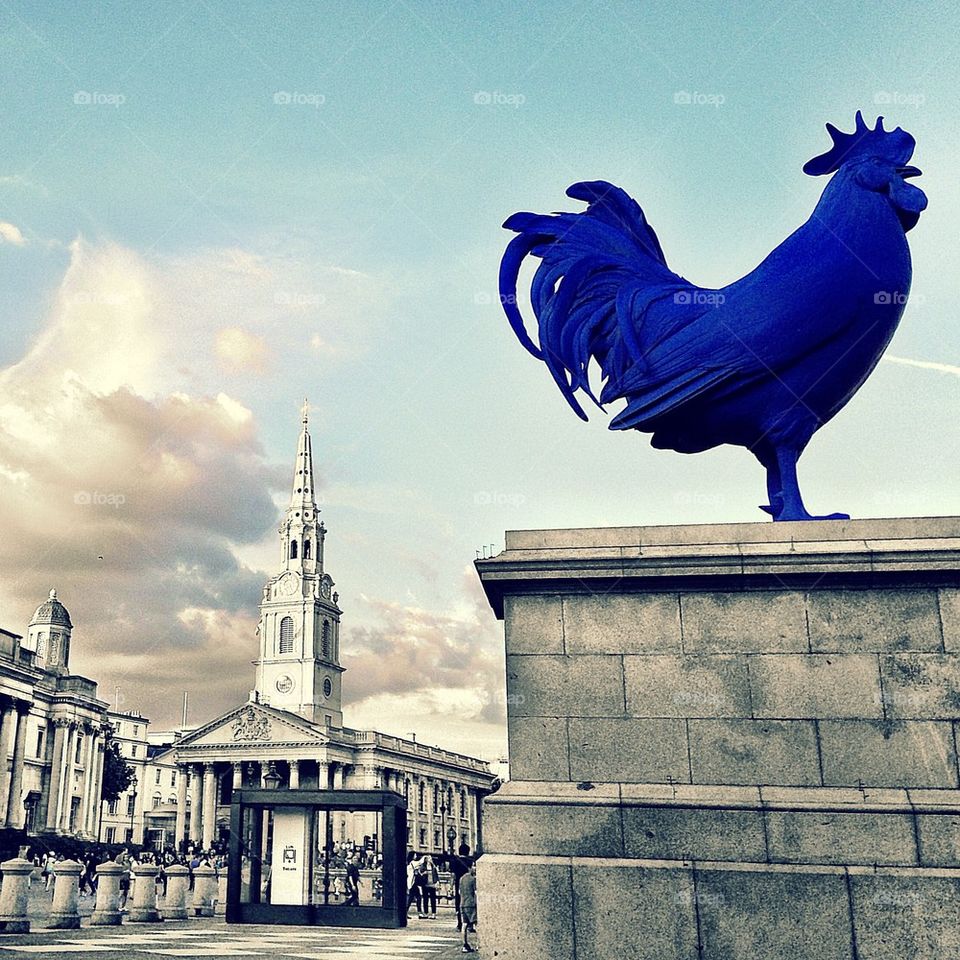 blue sculpture iphone trafalgar square by lateproject